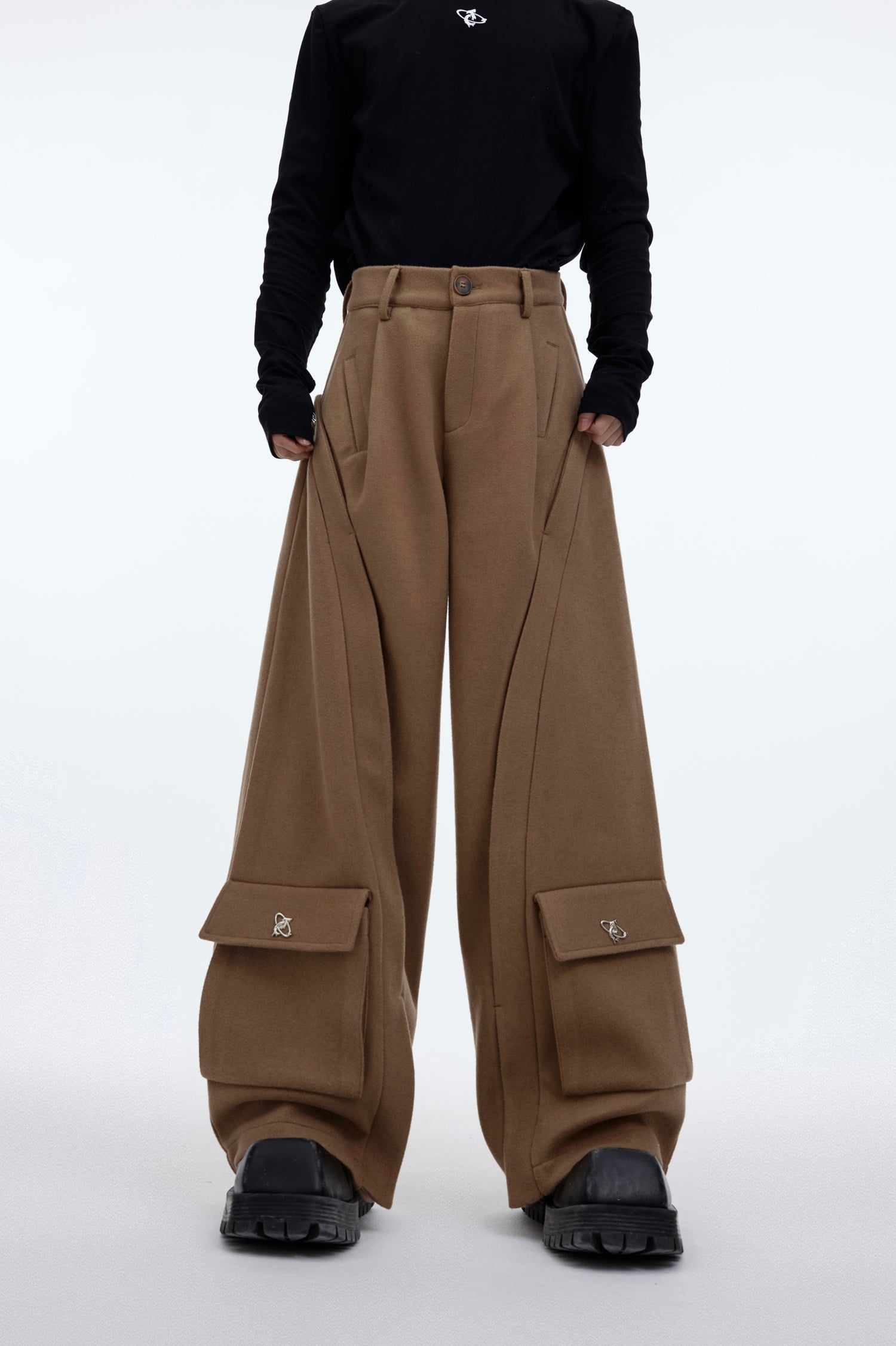 Woolen Metal Embellishment Silhouette Drape Casual Pants